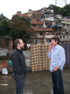 periodista-en-favelas-scaled